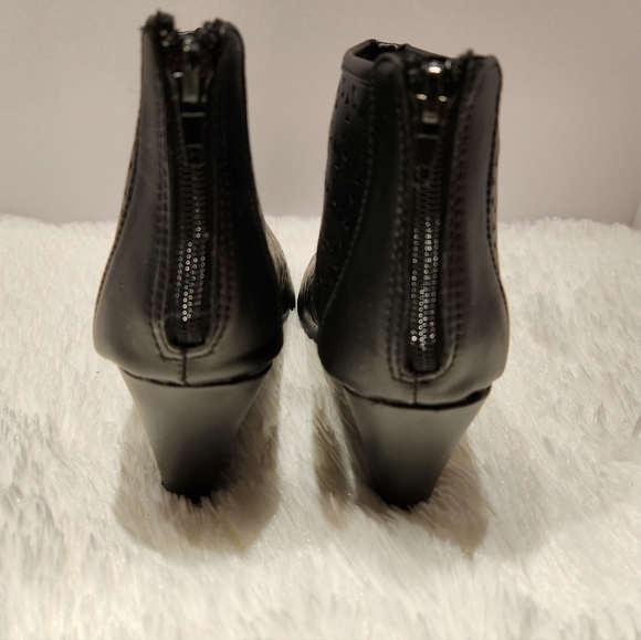 Boot - Picture 3 of 4